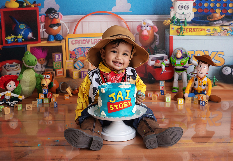 Tacoma 1st Birthday Cake Smash Photos | Toy Story Theme | Fairies and Frogs Photography